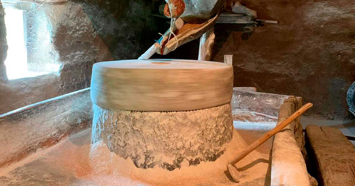 Harina molida en piedra